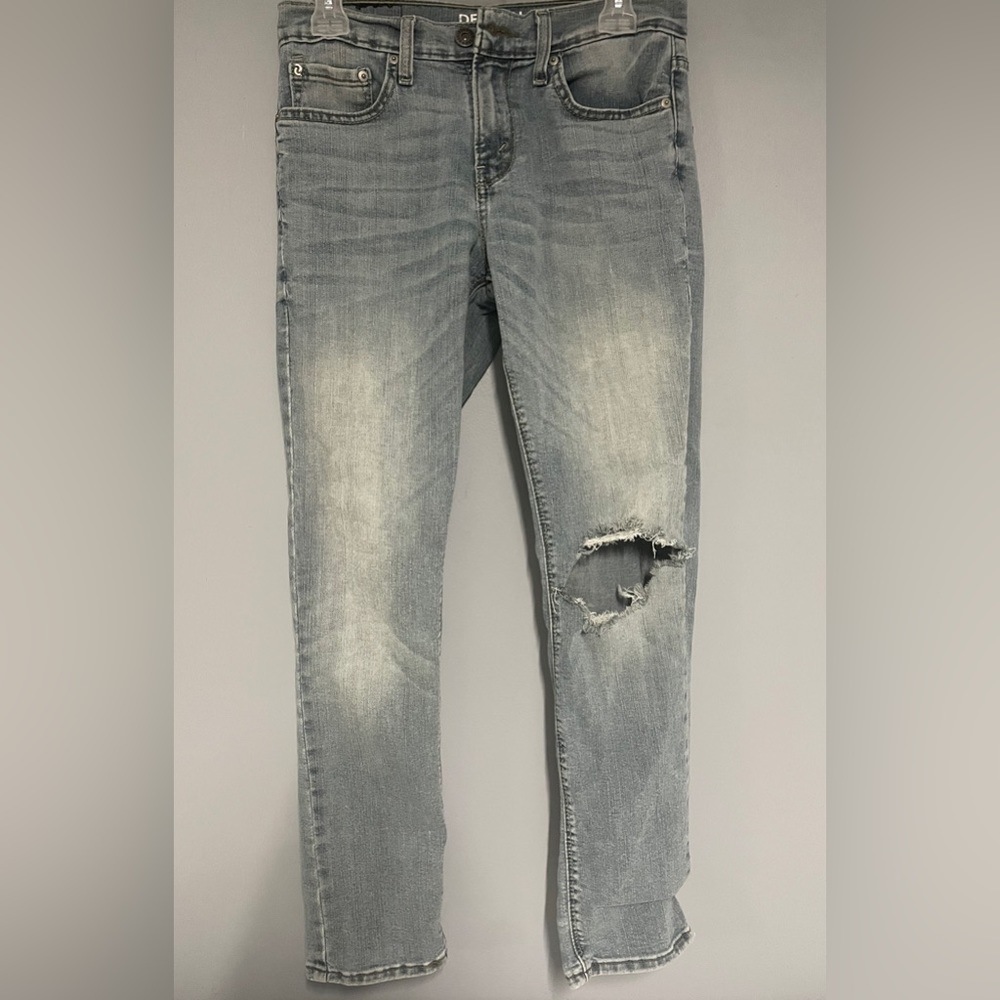 Levi’s ripped jeans